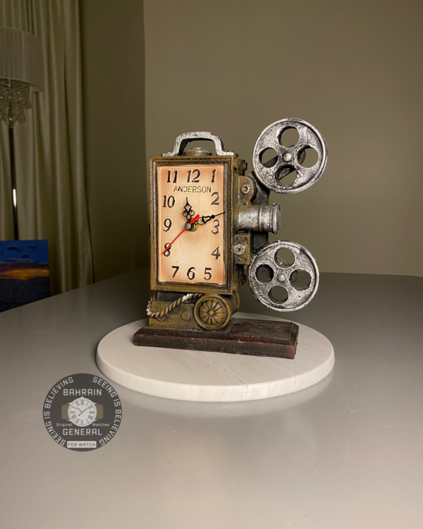 ساعة طاولة مصممة على شكل كاميرا سينمائية قديمة - Image 2